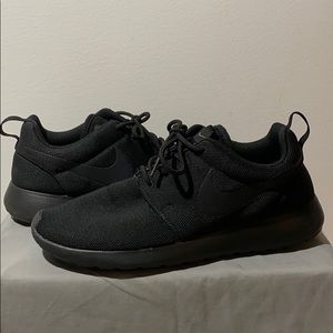 Women’s Black Nike Roshe Sneakers 10.5